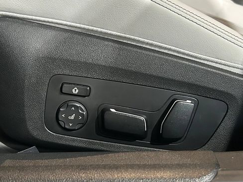 Used 2024 BMW M3 RWD image 40