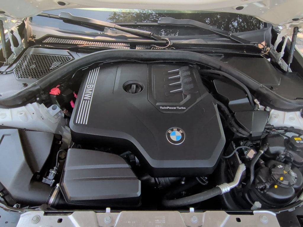 Used 2021 BMW 330i Sedan w/ M Sport Package RWD image 11