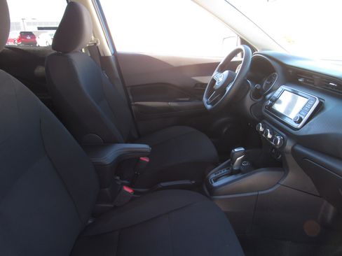 Used 2025 Nissan Kicks Play S image 8