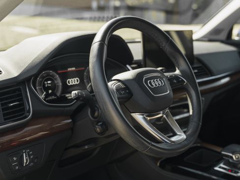 Used 2021 Audi Q5 e Premium Plus image 9