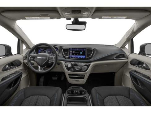 Certified 2023 Chrysler Pacifica Limited AWD/4WD image 8