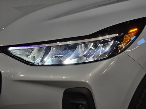 Used 2025 Ford Escape ST-Line Select image 12