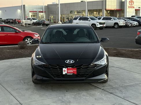 Used 2023 Hyundai Elantra SEL w/ Convenience Package image 3