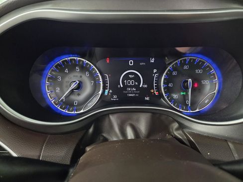 Used 2018 Chrysler Pacifica Touring-L Plus w/ Advanced Safetytec Group image 18