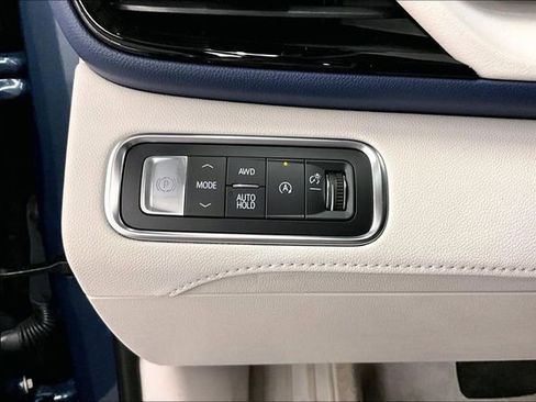 Used 2025 Buick Enclave Avenir w/ Super Cruise Package AWD/4WD image 39