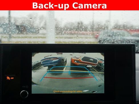 Used 2025 Toyota Sienna LE image 8