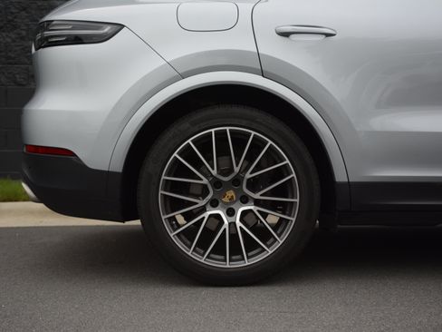 Certified 2023 Porsche Cayenne AWD/4WD image 40
