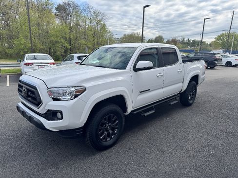 Used 2023 Toyota Tacoma SR5 w/ Technology Package AWD/4WD image 2
