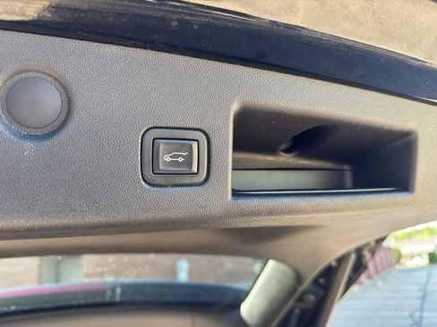 Used 2024 Chevrolet Equinox Premier AWD/4WD image 9