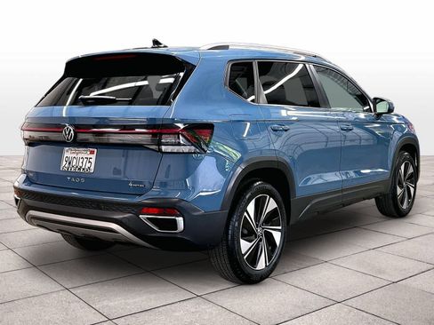 Used 2025 Volkswagen Taos SE w/ Panoramic Sunroof Package AWD/4WD image 9