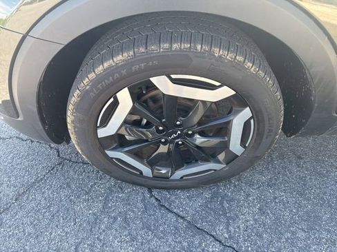 Certified 2023 Kia Telluride S w/ S Sunroof Package AWD/4WD image 5