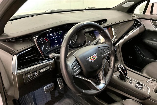 Used 2024 Cadillac XT6 Sport w/ Technology Package AWD/4WD image 16