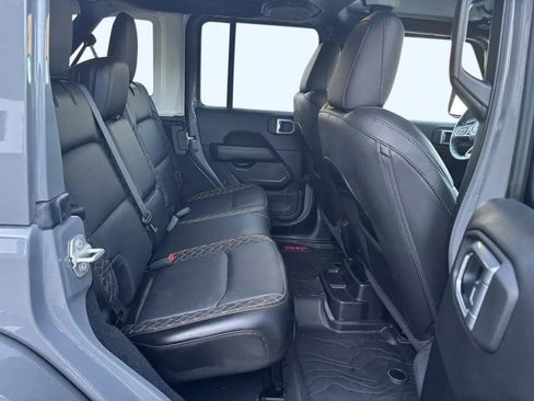 Used 2023 Jeep Wrangler Unlimited Sahara AWD/4WD image 23