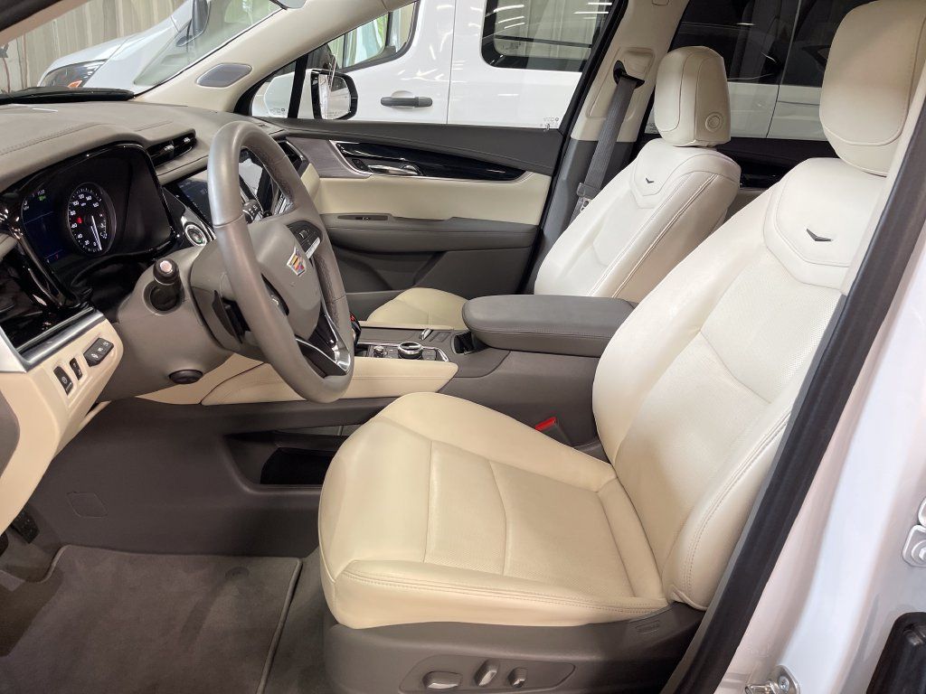 Used 2024 Cadillac XT6 Premium Luxury w/ Technology Package AWD/4WD image 14