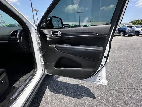 Used 2019 Jeep Grand Cherokee Limited AWD/4WD image 15