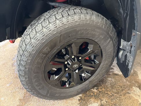 Used 2019 Toyota Tacoma TRD Pro AWD/4WD image 4