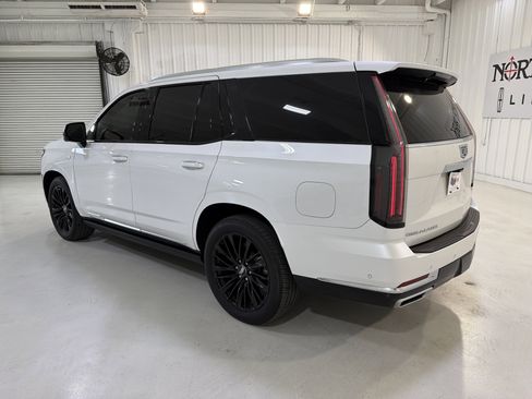 Used 2025 Cadillac Escalade Premium Luxury w/ Touring Package image 3