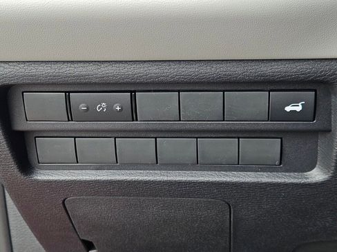 New 2025 Mitsubishi Outlander SE image 23