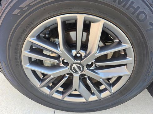 Used 2023 Nissan Rogue S AWD/4WD image 11