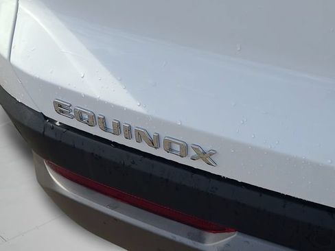 New 2027 Chevrolet Equinox LT FWD image 9