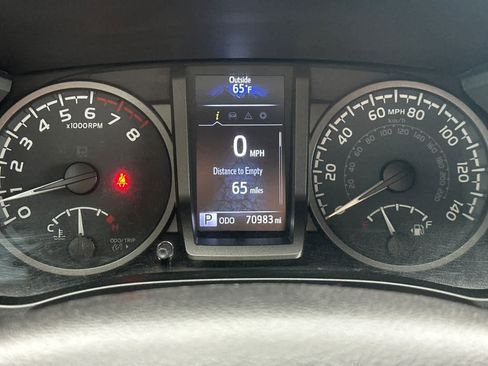 Used 2022 Toyota Tacoma TRD Off-Road AWD/4WD image 23