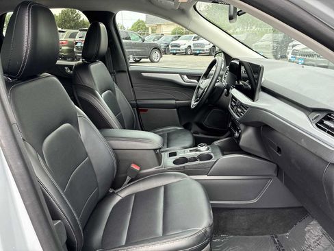 Used 2025 Ford Escape Platinum AWD/4WD image 25