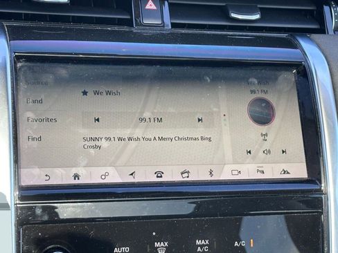 Used 2020 Land Rover Discovery Sport SE image 24