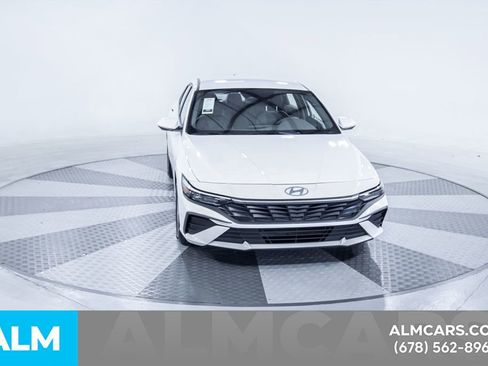 Used 2025 Hyundai Elantra SE image 15