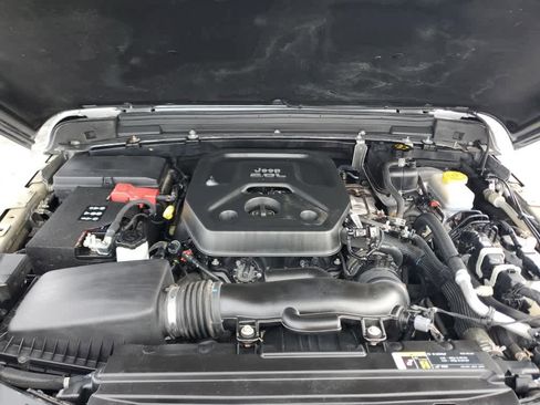 Used 2020 Jeep Wrangler Unlimited Sahara image 11