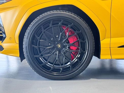 Used 2021 Lamborghini Urus image 13