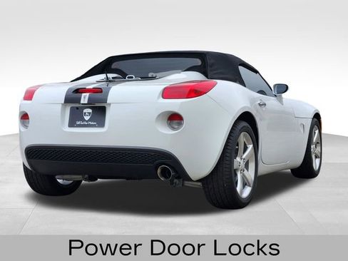 Used 2006 Pontiac Solstice Convertible w/ Premium Package RWD image 10