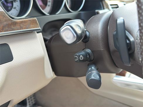 Used 2016 Mercedes-Benz E 350 4MATIC Wagon image 31