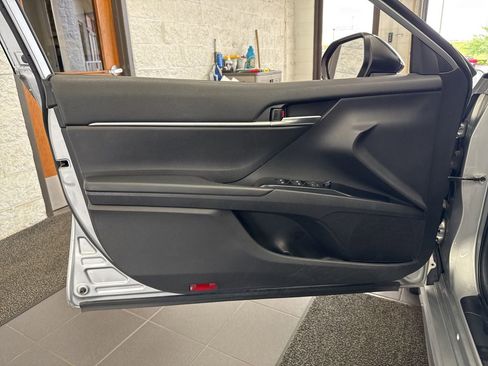 Used 2020 Toyota Camry SE AWD/4WD image 34