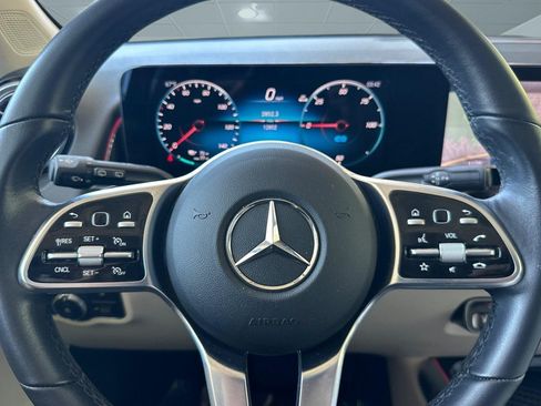 Used 2023 Mercedes-Benz EQB 300 4MATIC image 16