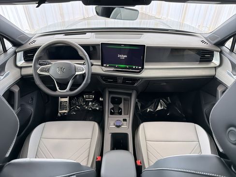 New 2026 Volkswagen Tiguan SE R-Line FWD image 17