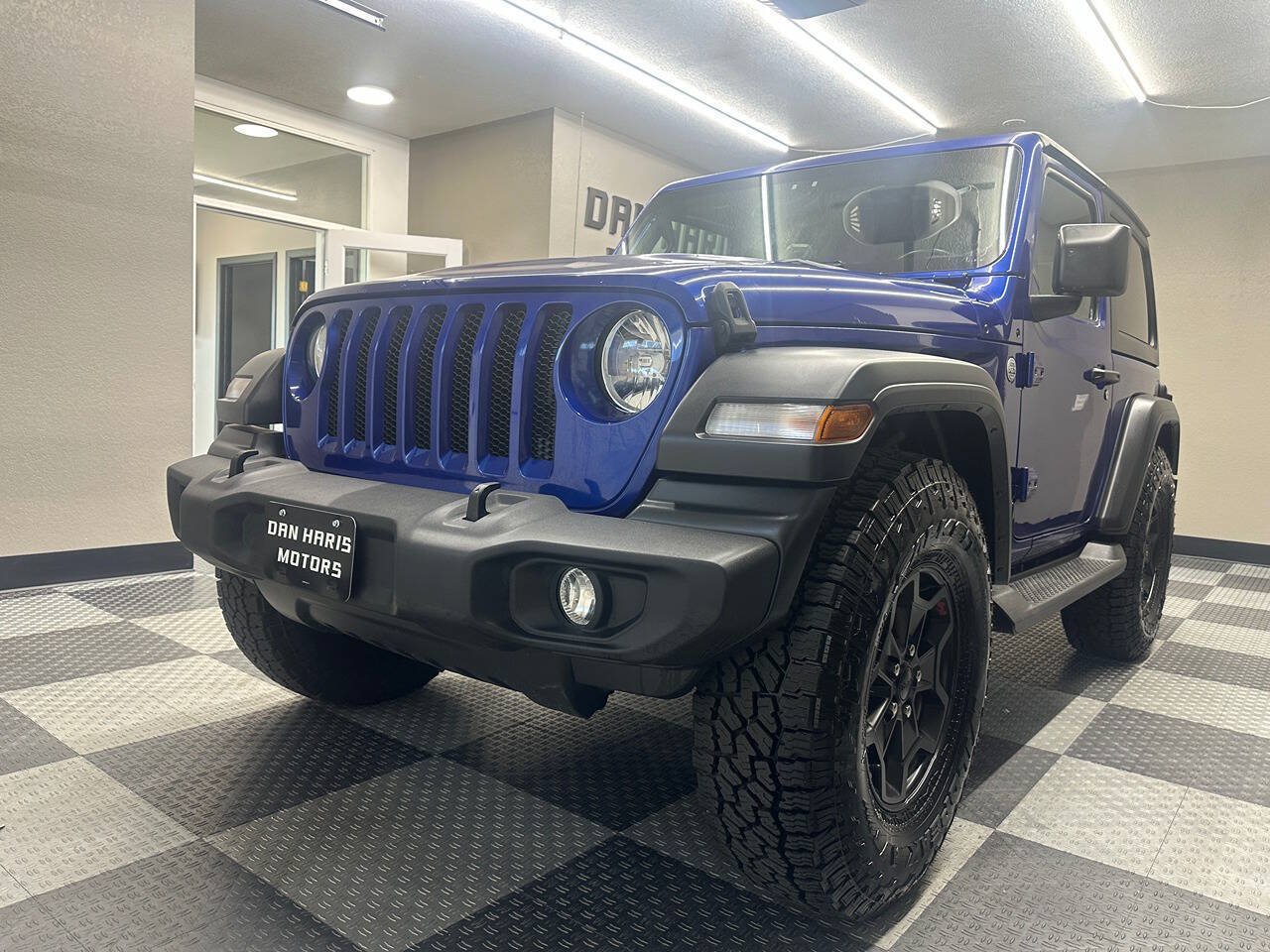 Used 2018 Jeep Wrangler Sport AWD/4WD image 3