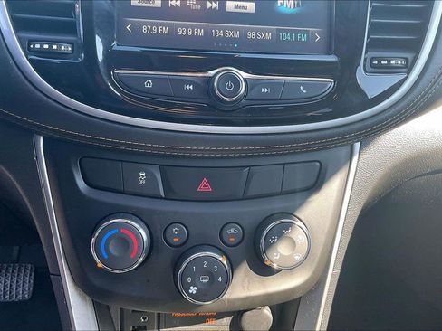 Used 2017 Chevrolet Trax LT w/ LT Convenience Package FWD image 15