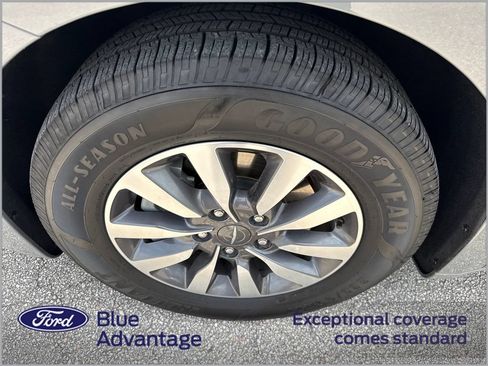 Used 2021 Chrysler Pacifica Touring-L FWD image 12