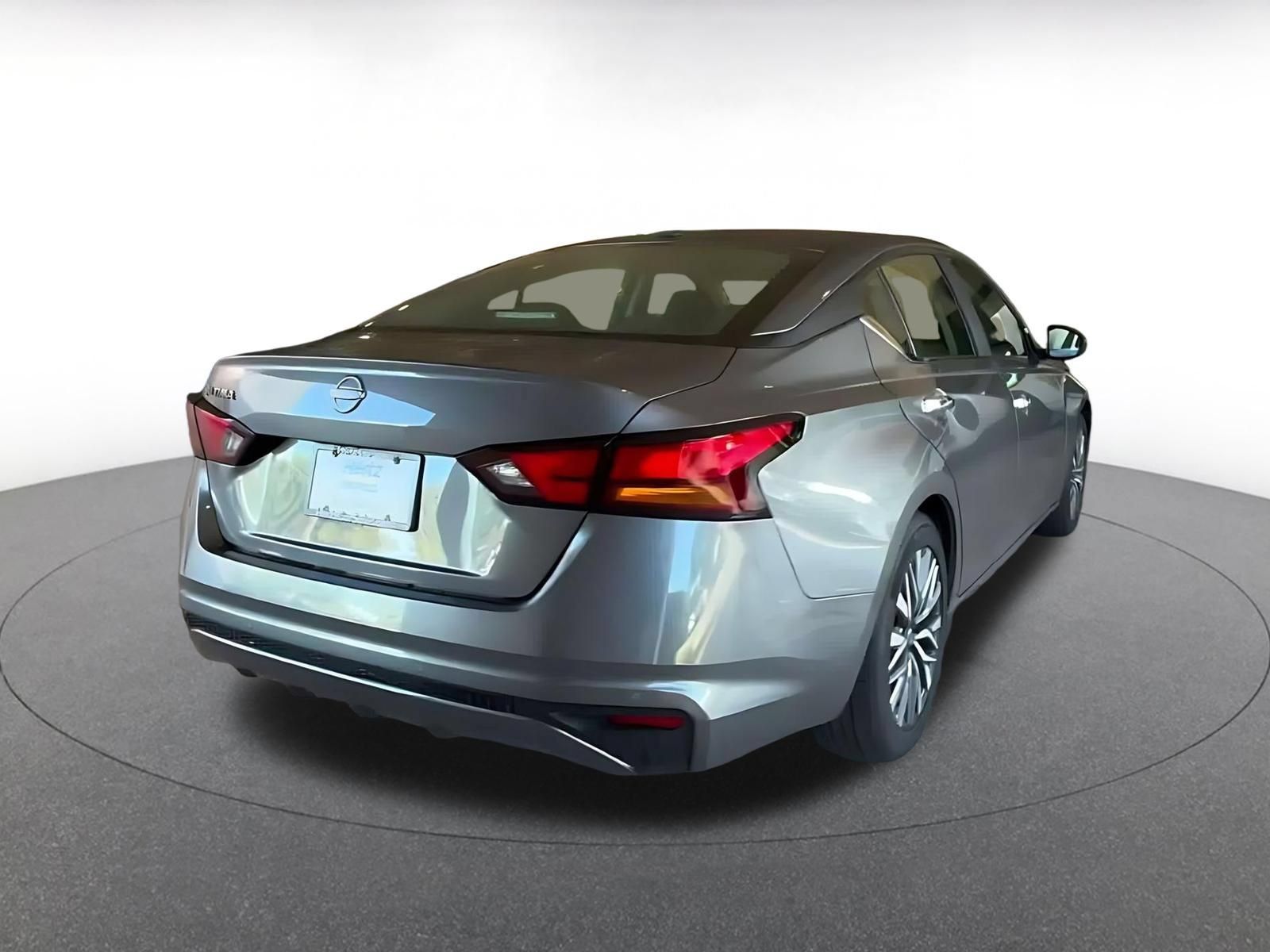 Used 2025 Nissan Altima 2.5 SV FWD image 12