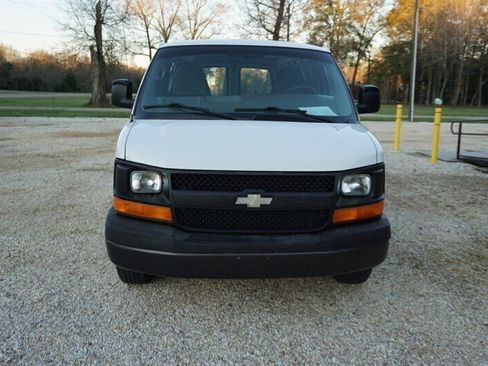 Used 2010 Chevrolet Express 1500 RWD image 4
