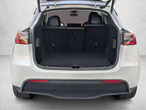 Used 2021 Tesla Model Y Long Range image 6