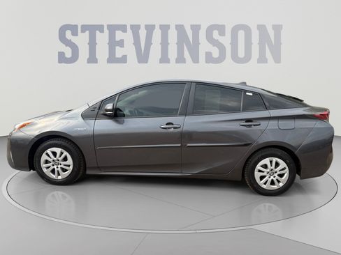 Used 2016 Toyota Prius Two FWD image 2