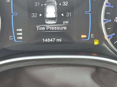 Used 2017 Chrysler Pacifica Touring-L w/ Tire & Wheel Group image 9