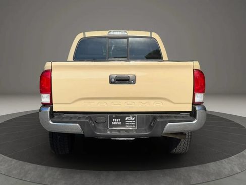 Used 2017 Toyota Tacoma SR5 RWD image 5