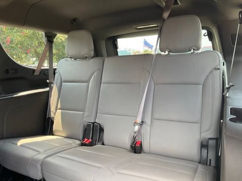 Used 2021 Chevrolet Suburban Z71 w/ Z71 Off-Road Package AWD/4WD image 17