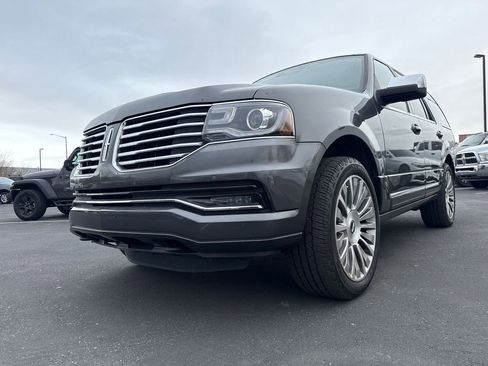 Used 2017 Lincoln Navigator Select image 21
