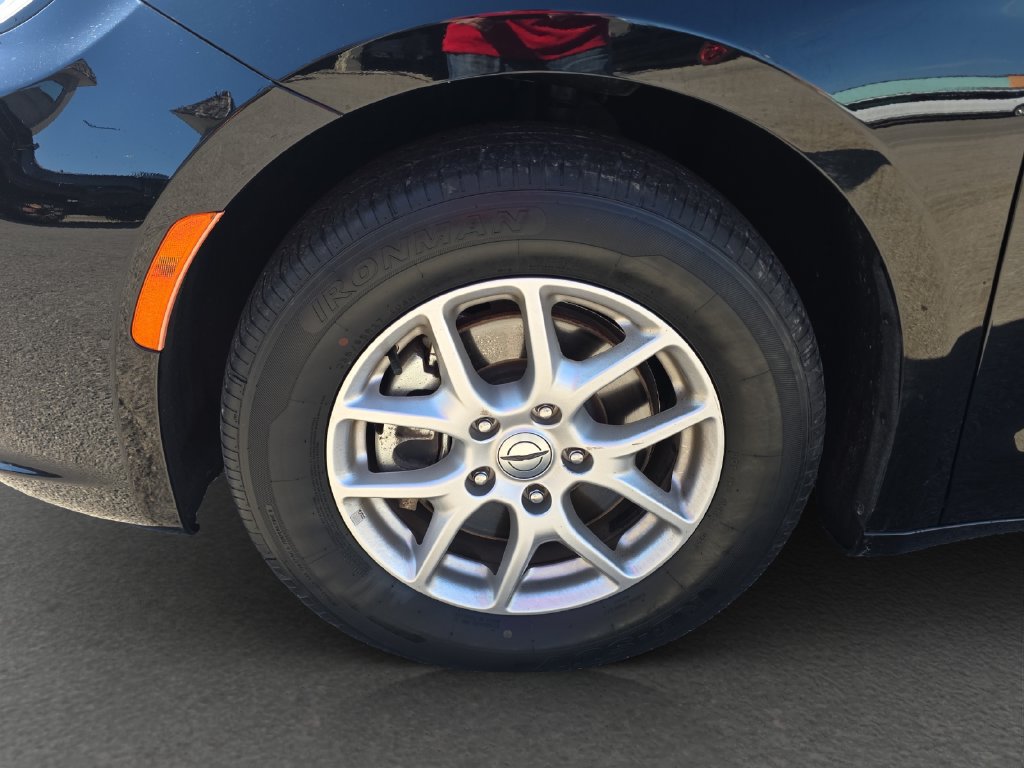 Used 2024 Chrysler Pacifica Touring-L FWD image 4