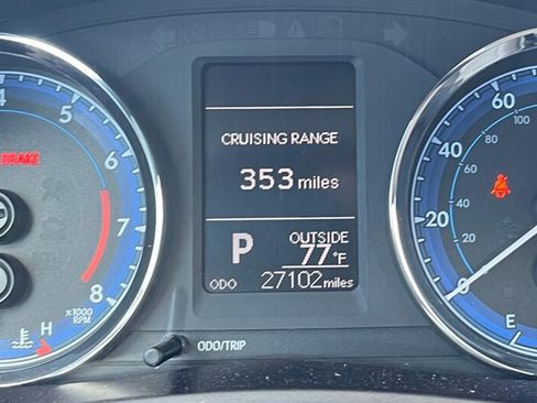 Used 2018 Toyota Corolla LE image 11