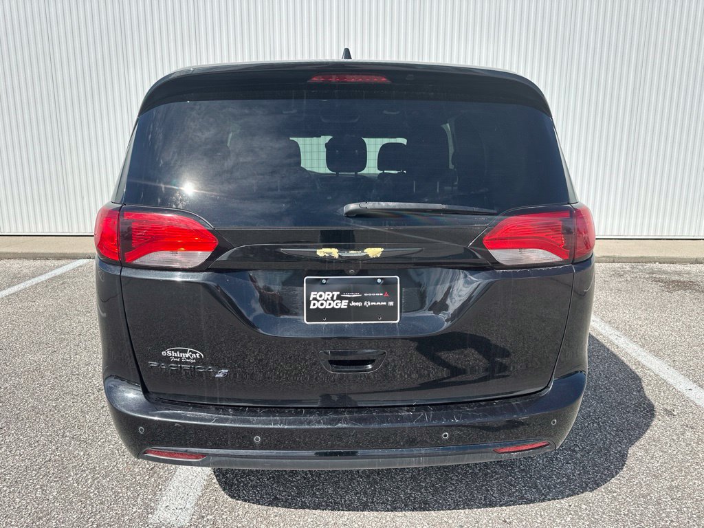 Used 2018 Chrysler Pacifica Touring Plus w/ S Appearance Package FWD image 6