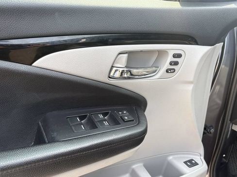 Used 2020 Honda Pilot Touring image 11
